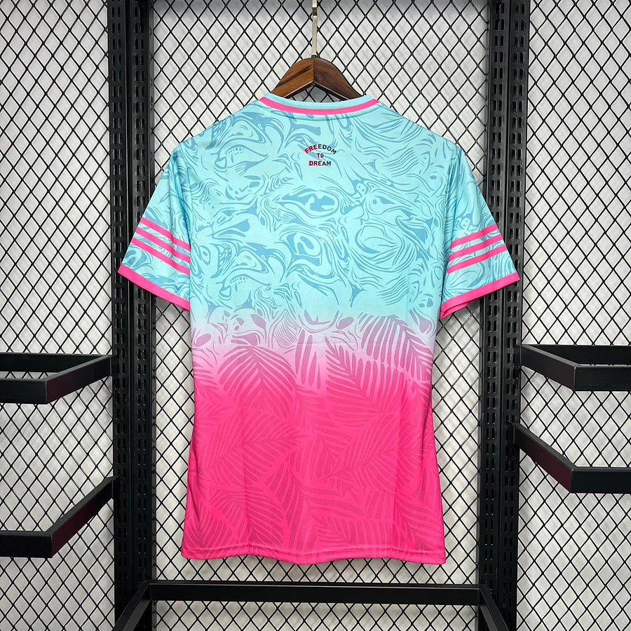 tenue de football Inter Miami style concept 2024 2025 jersey rose pour supporter