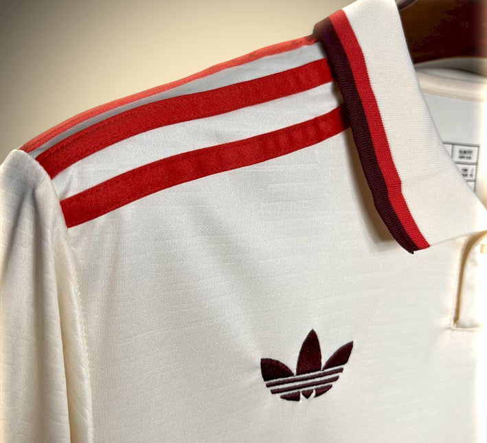 tenue extérieure Bayern Munich football édition 2024 2025