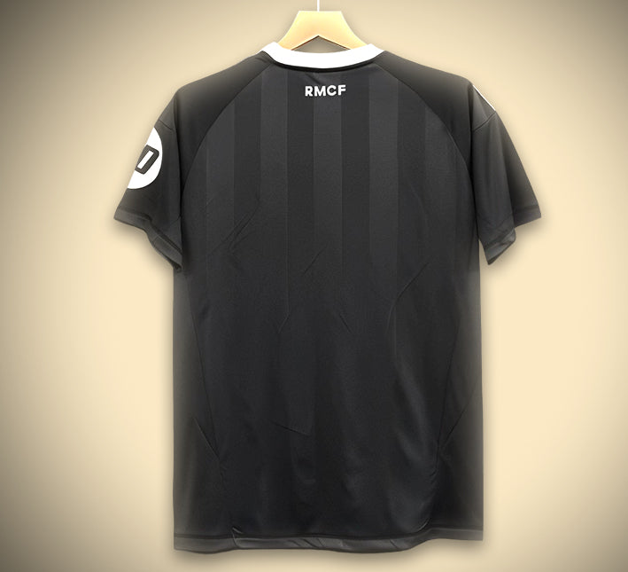 Maillot Réal Madrid Édition Gardien Noir 2025-2026 vue de profil