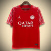 MaillotPSGEXT2RIEUR24-1.jpg Maillot Paris Saint-Germain Extérieur Édition Rouge 2024-2025 vue de face