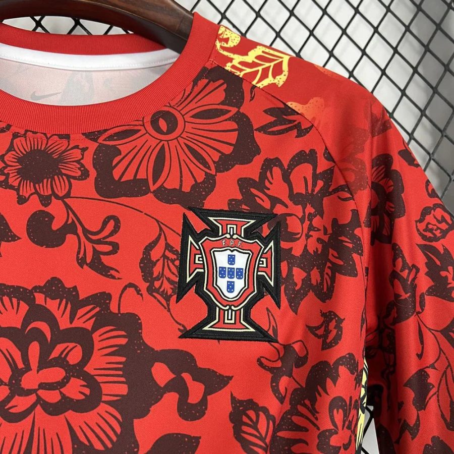 maillot de football Portugal avec motif fleurs 2025