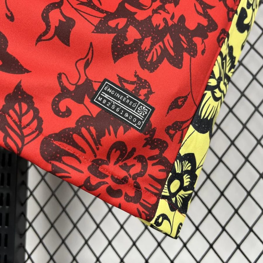 maillot coloré Portugal tendance fleurs 2025