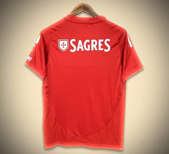 jersey-benfica-domicile-2024-2025-avec-ecusson-du-club jersey Benfica domicile 2024 2025 avec écusson du club