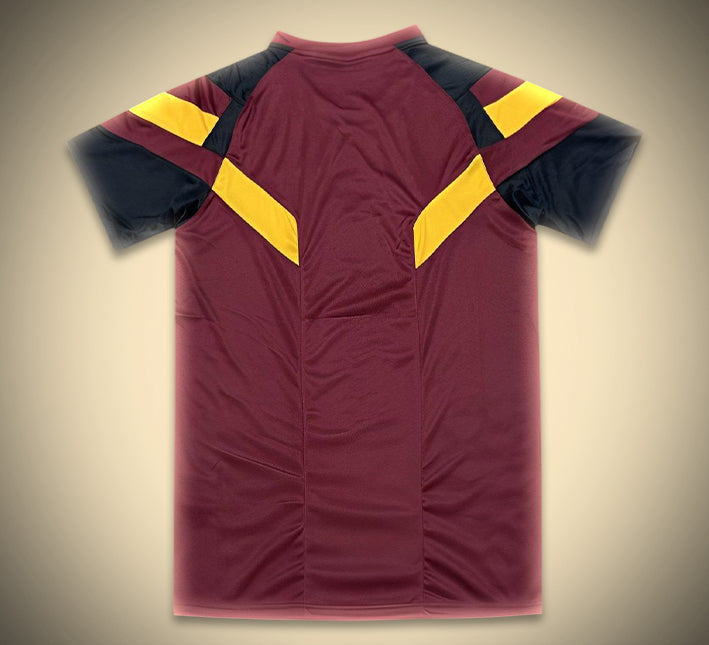 Maillot concept AS Roma saison vingt quatre vingt cinq design moderne rouge et or