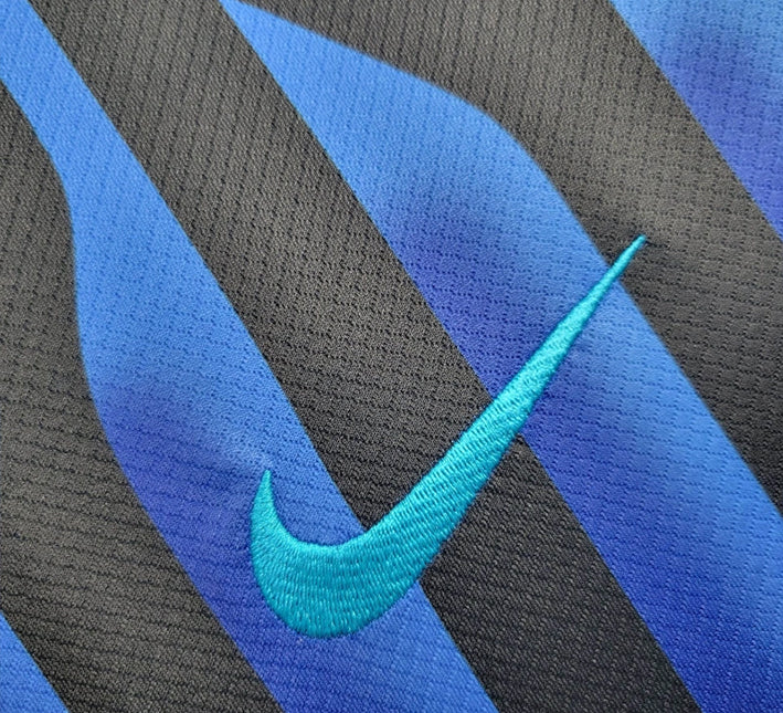 Jersey domicile Inter Milan édition concept bleu et noir