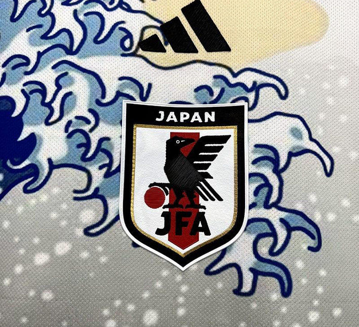 Maillot de football inspiration Japon avec motif grande vague et design graphique bleu blanc
