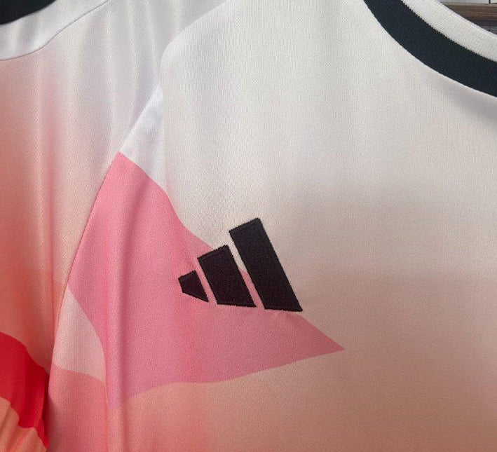 Maillot concept Japon édition RoseBleu saison 2024 2025 design moderne
