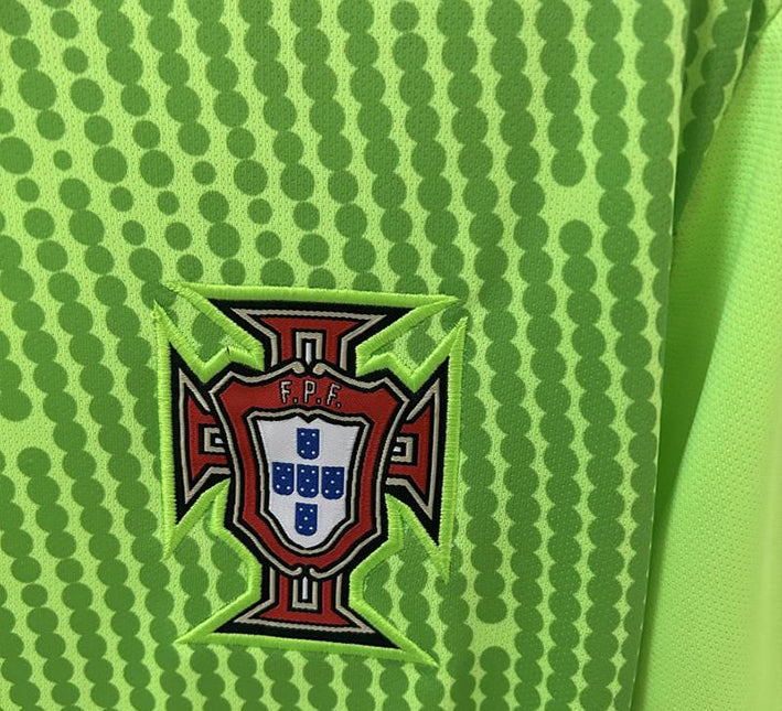 maillotportugalvertlogo.jpg Maillot Portugal Gardien Vert 2024-2025 vue de profil