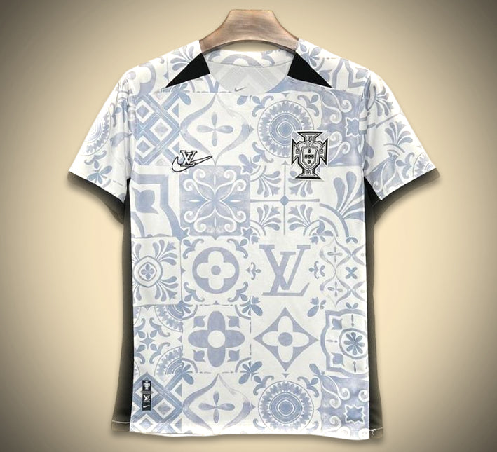 Maillot de football Portugal design luxe inspiré Louis Vuitton collection vingt quatre vingt cinq