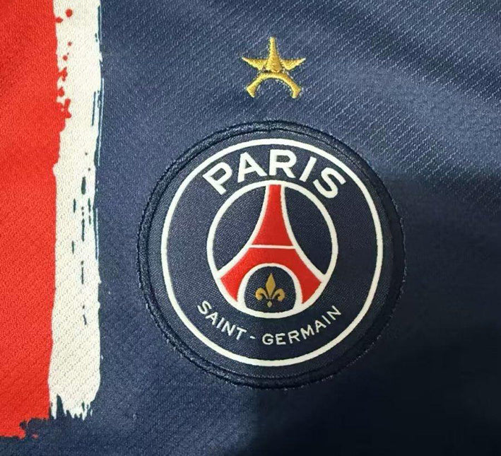 maillotpsgldclogo.jpg Maillot Paris Saint-Germain Domicile 1 Étoile 2024-2025 vue de profil
