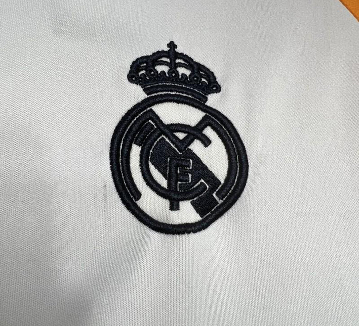 Maillot Réal Madrid Entraînement Avant-Match 2024-2025 vue de profil