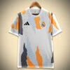 Maillot Réal Madrid Avant-Match 2024-2025 vue de face