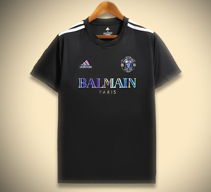 Maillot de foot Manchester United collection Balmain tenue supporter élégante