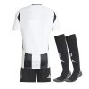 Ensemble enfant Juventus domicile saison 2024 2025 maillot et short noir et blanc