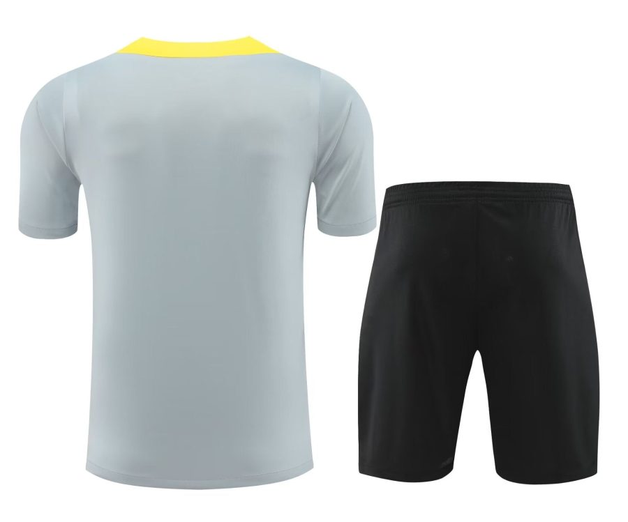 Ensemble maillot et short Liverpool saison 2024 2025 tenue domicile rouge