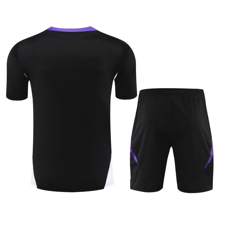 Ensemble tenue Real Madrid saison deux mille vingt quatre deux mille vingt cinq maillot et short