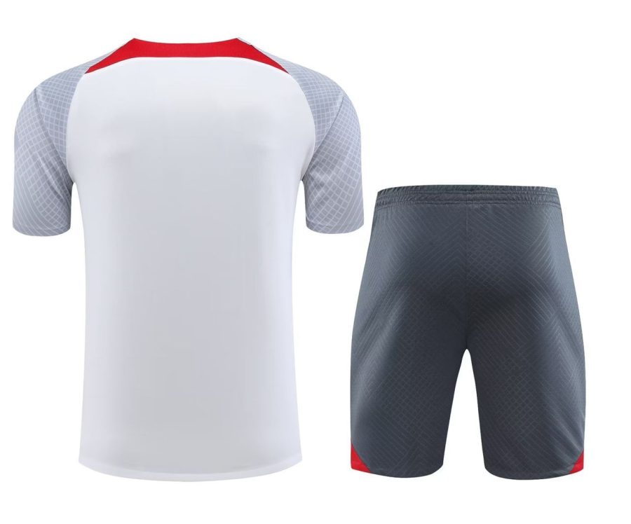 ensemble-training-liverpool-blanc-et-gris-saison-vingt-vingt-trois-vingt-vingt-quatre Ensemble training Liverpool blanc et gris saison vingt vingt trois vingt vingt quatre