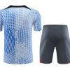 Ensemble training Liverpool FC bleu saison vingt vingt trois vingt vingt quatre