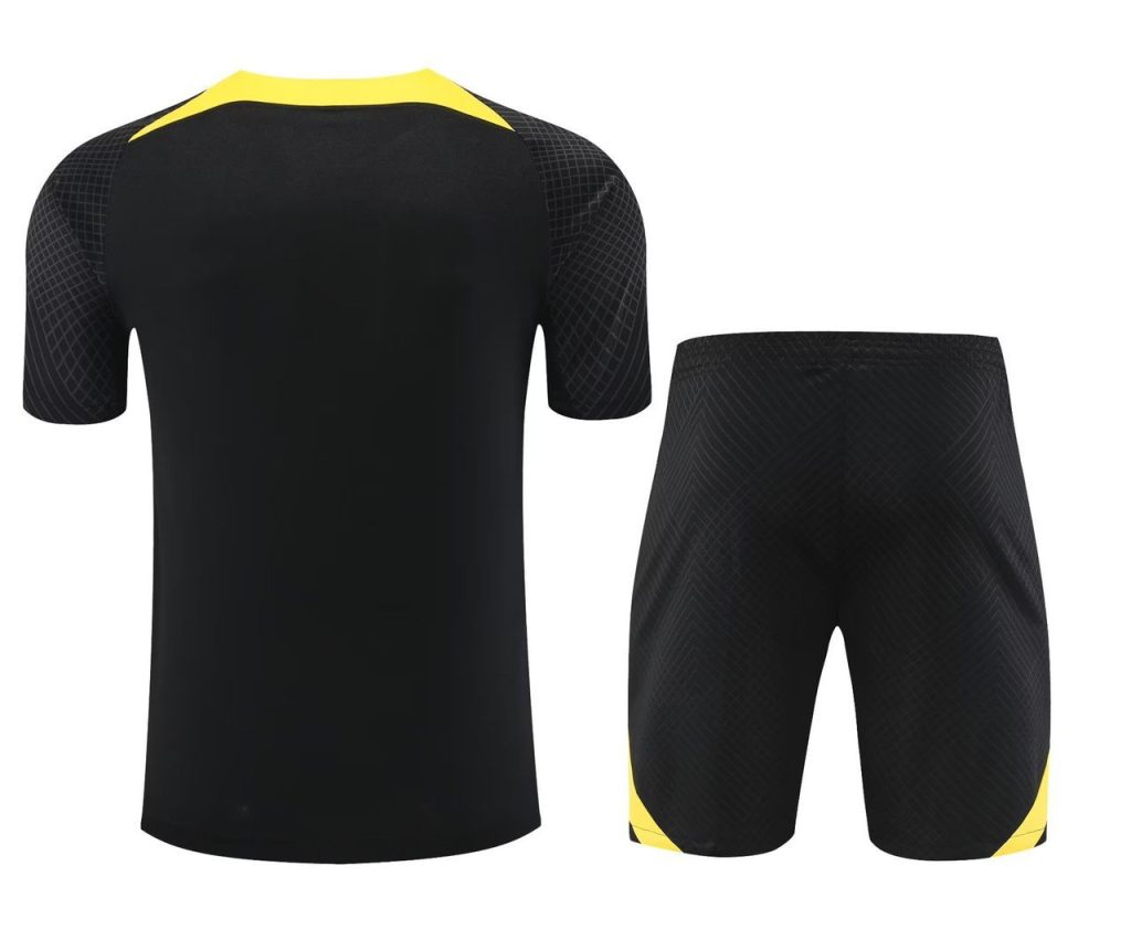 Ensemble training Paris Saint Germain noir et jaune saison 2023 2024