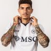 Jersey de foot SSC Napoli version extérieur 2024 2025 avec écusson du club