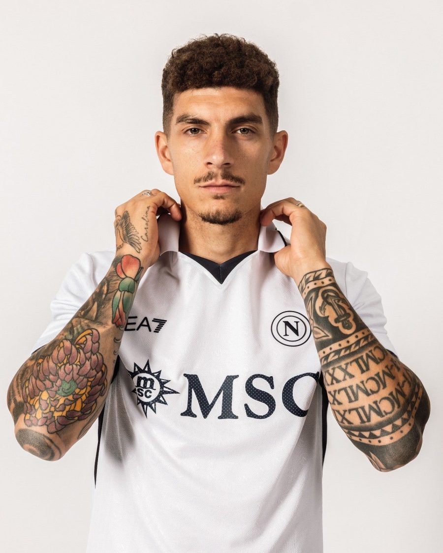 Jersey de foot SSC Napoli version extérieur 2024 2025 avec écusson du club