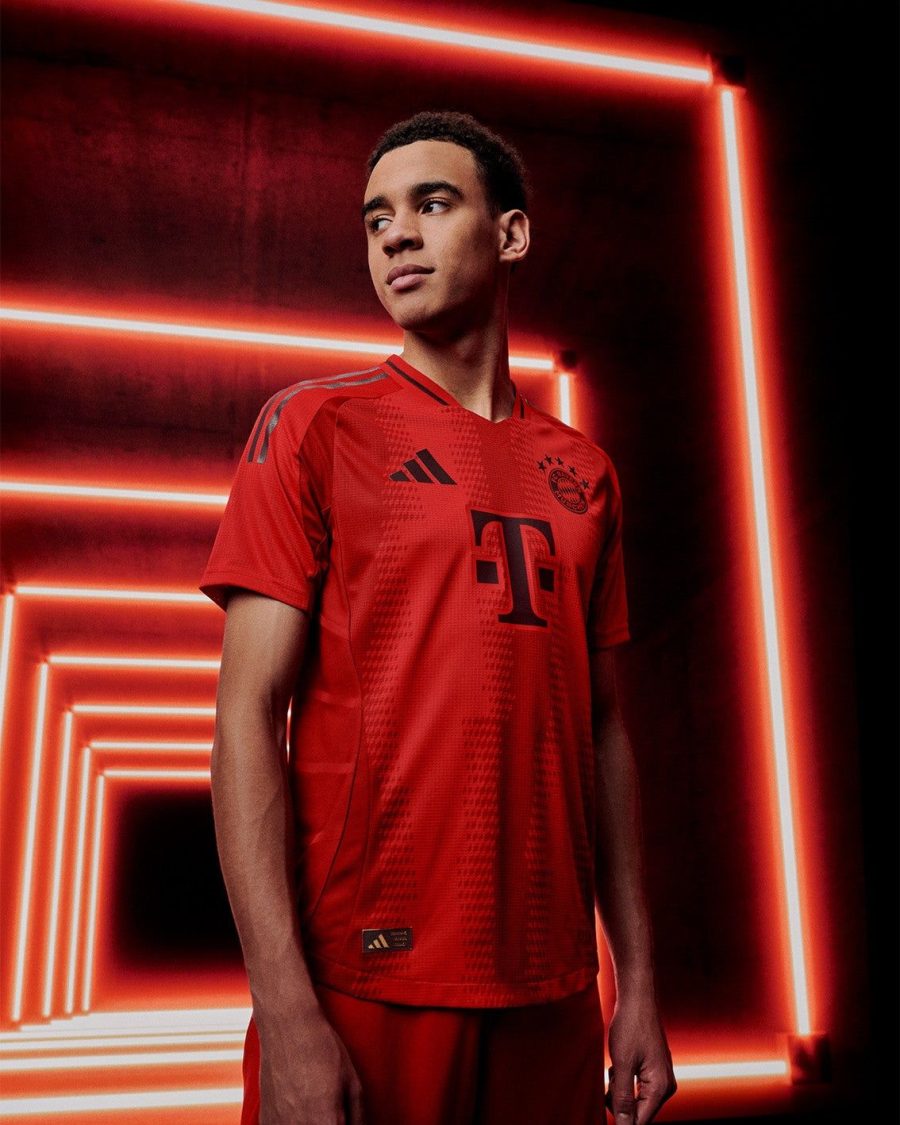 jersey foot Bayern Munich home 2024 2025 avec écusson club
