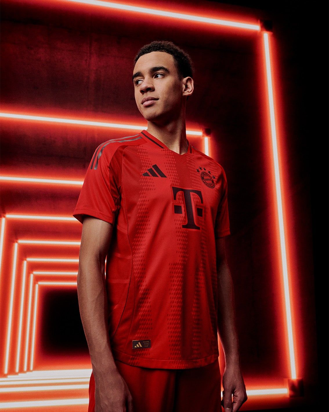 jersey foot Bayern Munich home 2024 2025 avec écusson club