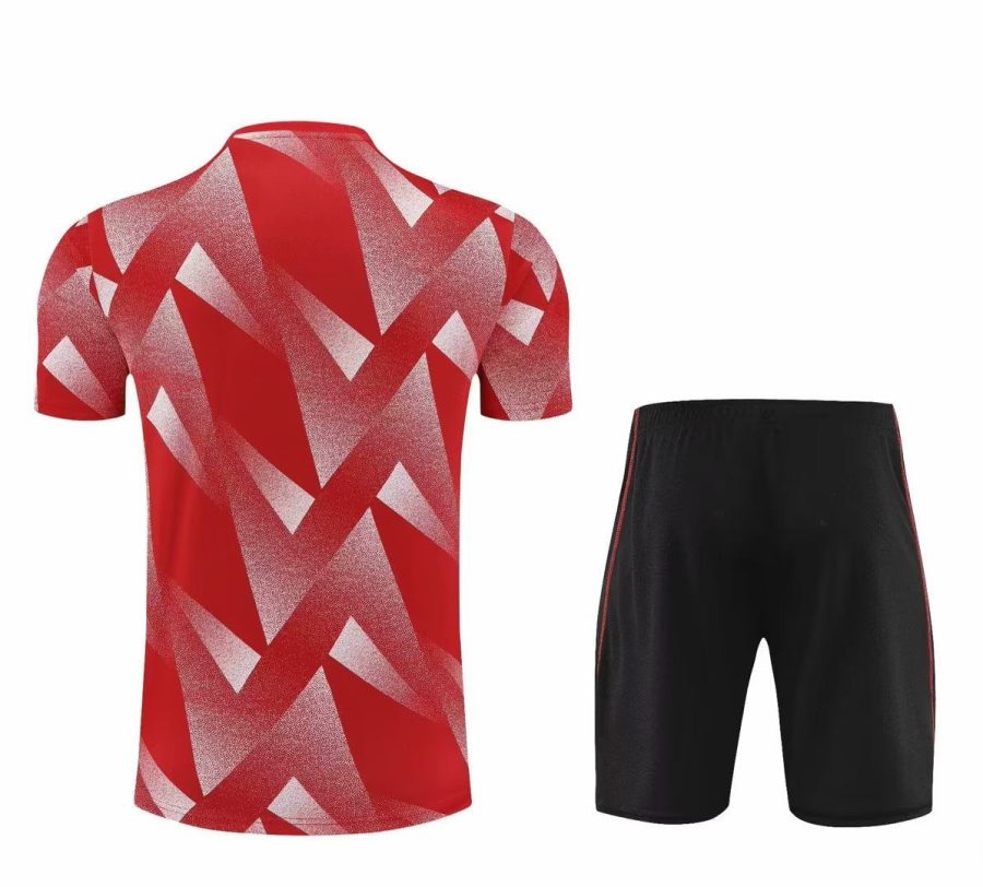 kit training rouge Bayern Munich saison 2023 2024 tenue entraînement football