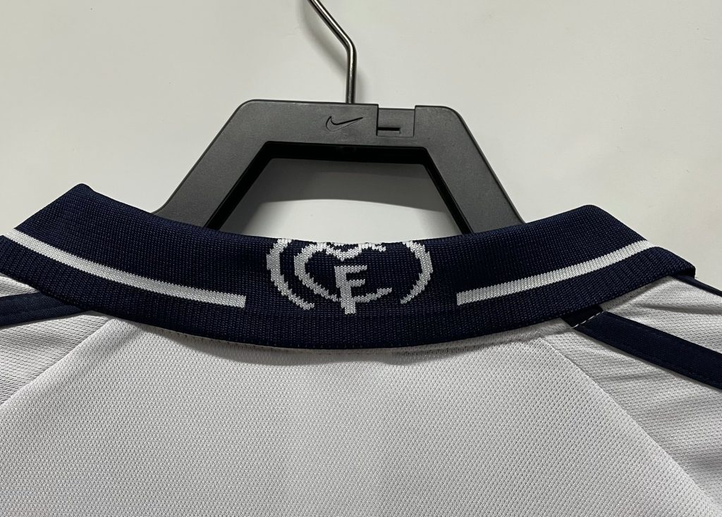 maillot blanc Real Madrid floqué époque Galactiques
