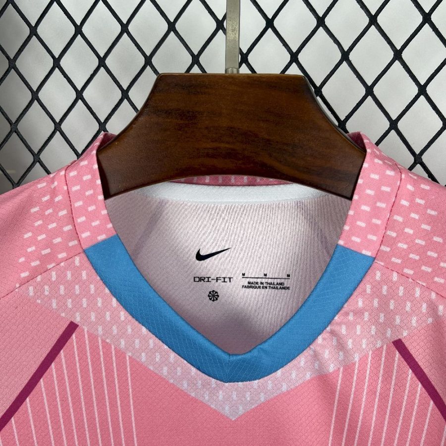 maillot-concept-rose-du-paris-saint-germain-saison-2025-2026 maillot concept rose du Paris Saint Germain saison 2025 2026