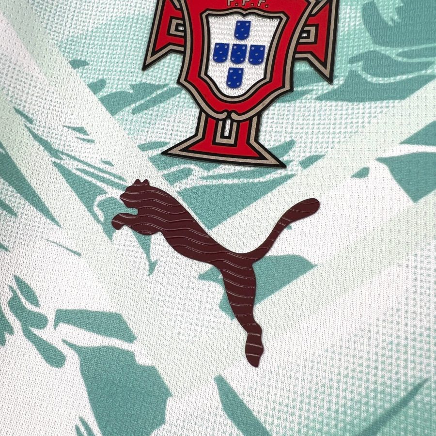 Maillot de foot Portugal version away 2026 avec écusson de sélection