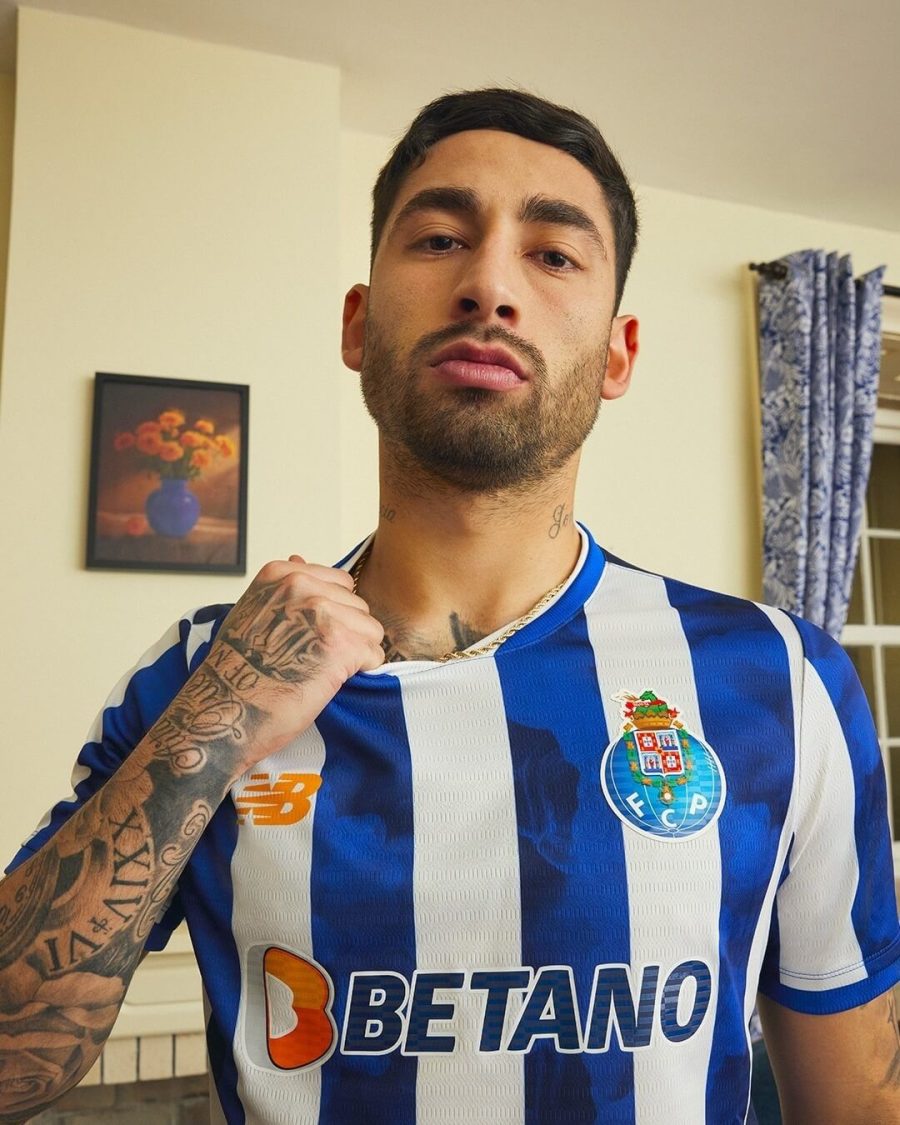 maillot de football FC Porto kit domicile manches courtes écusson du club