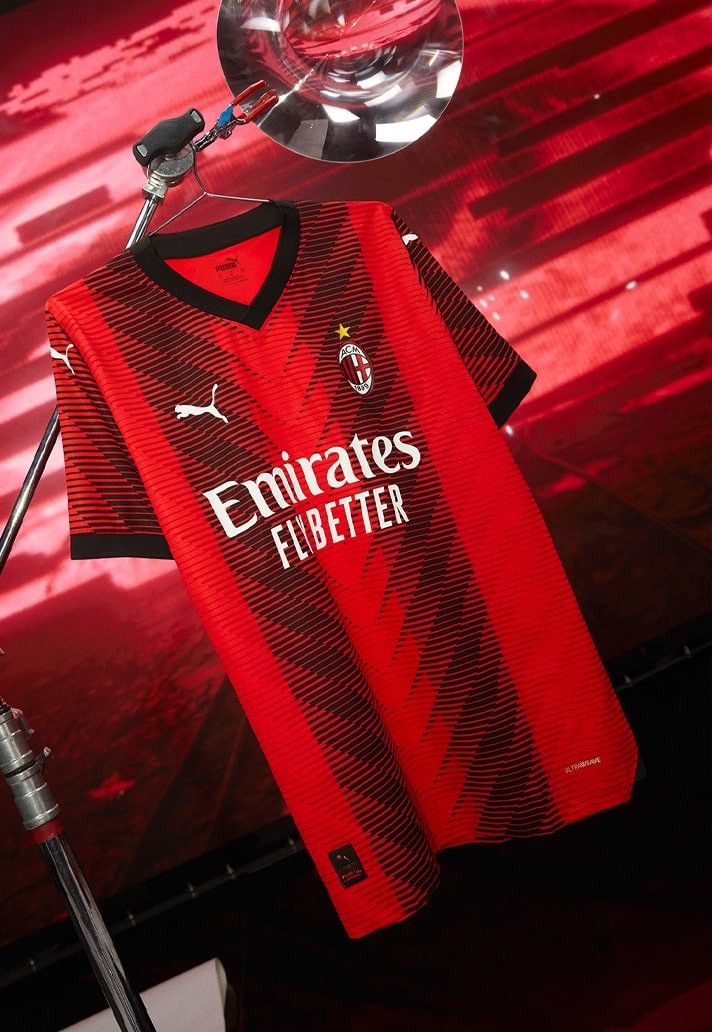 maillot de football officiel AC Milan tenue domicile 2023 2024