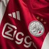 maillot-domicile-ajax-amsterdam-saison-2025-2026-rouge-et-blanc Maillot domicile Ajax Amsterdam saison 2025 2026 rouge et blanc