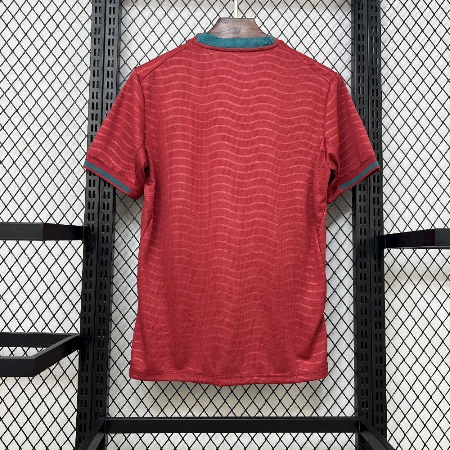maillot-domicile-du-portugal-saison-2026-rouge-et-vert-equipement-officiel-football Maillot domicile du Portugal saison 2026 rouge et vert équipement officiel football