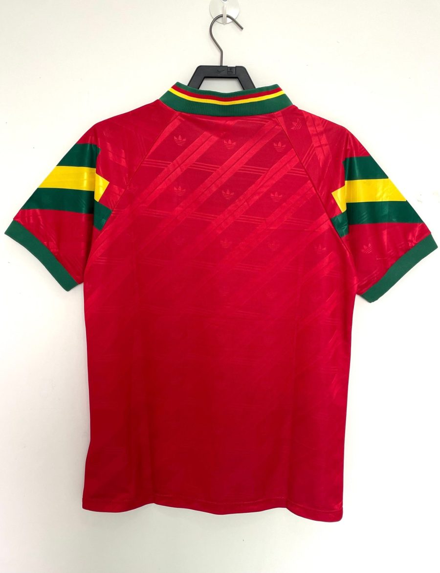 maillot-domicile-du-portugal-saison-mille-neuf-cent-quatre-vingt-douze maillot domicile du Portugal saison mille neuf cent quatre vingt douze