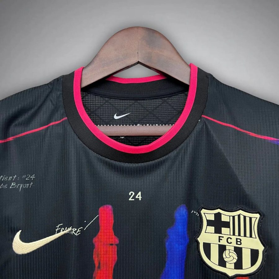 maillot domicile FC Barcelona saison 2025 2026 design blood rouge et bleu
