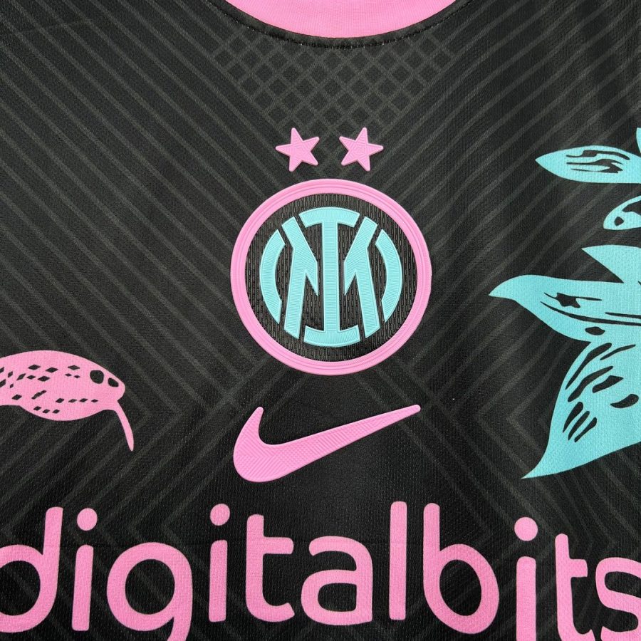 Maillot domicile Inter Milan rose motif serpent édition spéciale saison 2025 2026