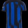 maillot-domicile-inter-milan-saison-2023-2024-bleu-et-noir-officiel maillot domicile Inter Milan saison 2023 2024 bleu et noir officiel