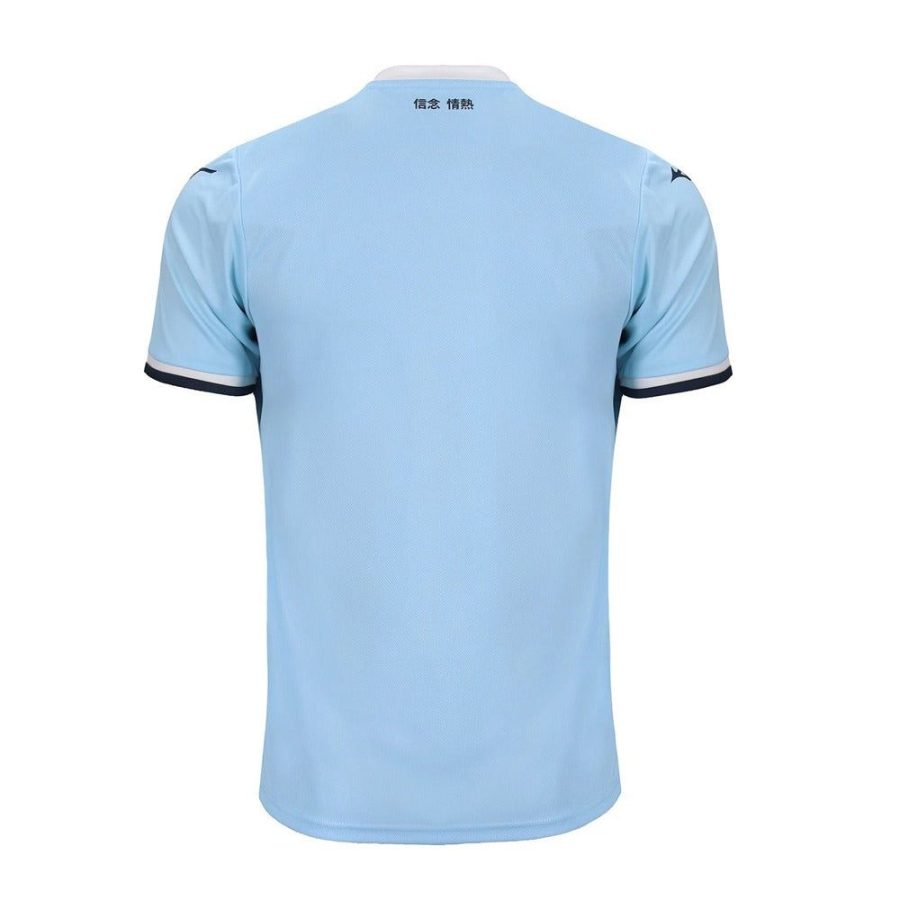 maillot-domicile-lazio-saison-2024-2025-bleu-ciel-tenue-officielle-football maillot domicile Lazio saison 2024 2025 bleu ciel tenue officielle football