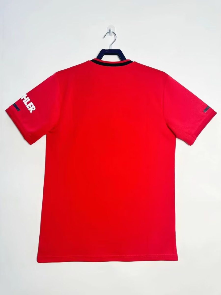 maillot domicile Nottingham Forest saison vintage rouge avec écusson du club