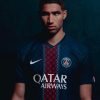 Maillot domicile Paris Saint Germain saison deux mille vingt cinq deux mille vingt six