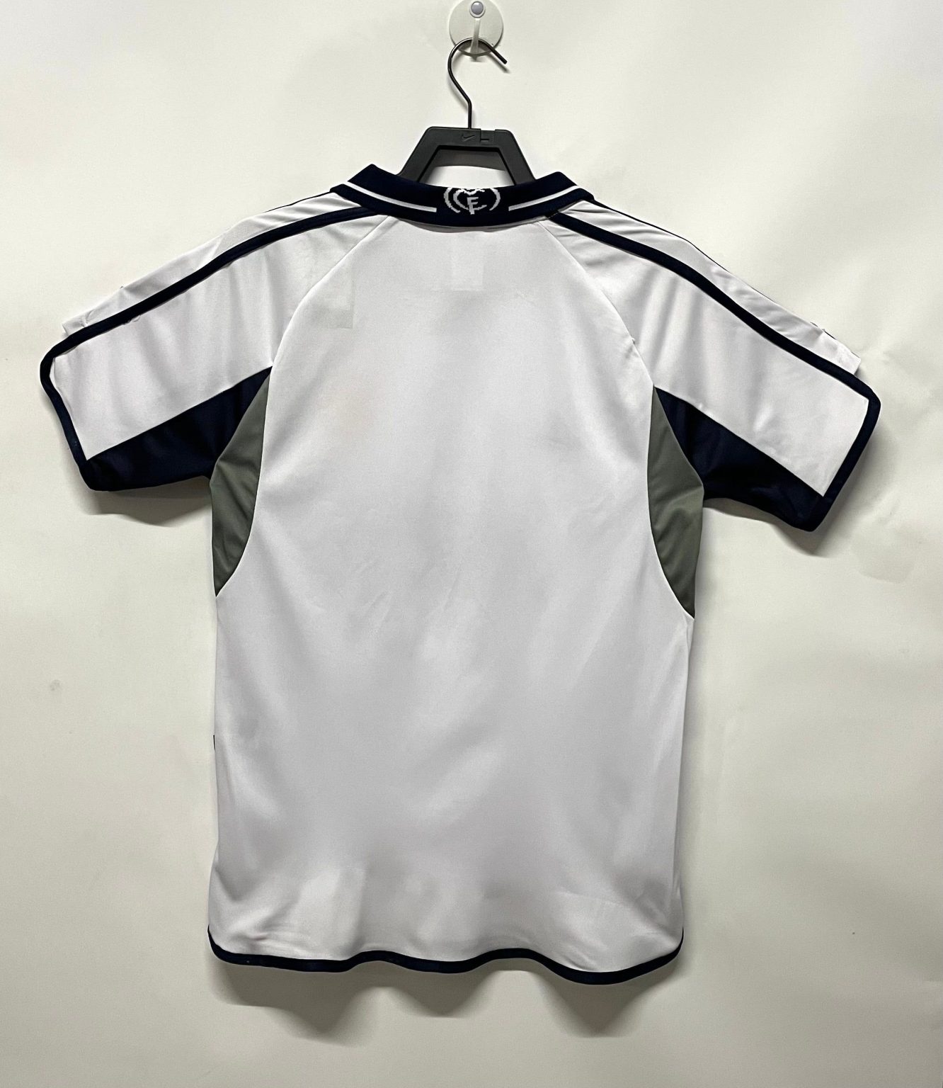 maillot domicile Real Madrid saison deux mille deux mille un