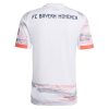 maillot extérieur Bayern Munich saison deux mille vingt cinq deux mille vingt six tenue officielle