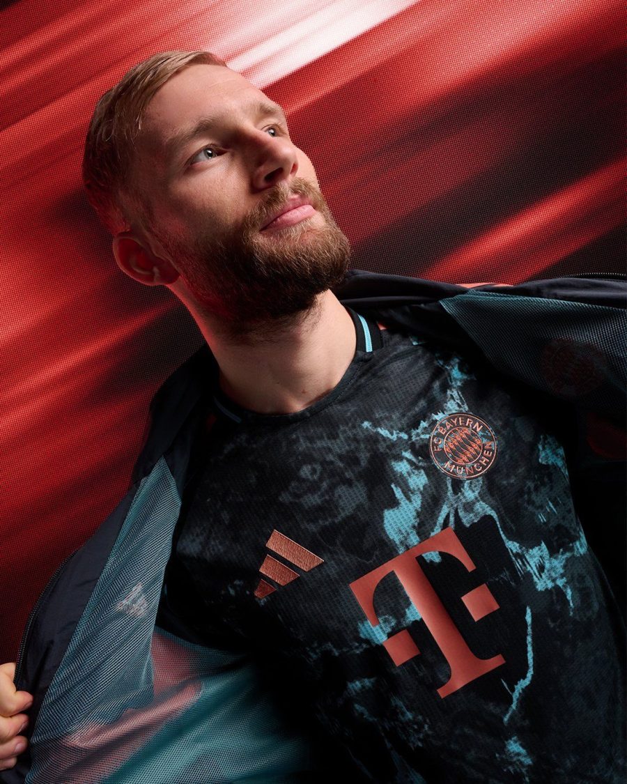maillot extérieur Bayern Munich saison deux mille vingt quatre deux mille vingt cinq Adidas
