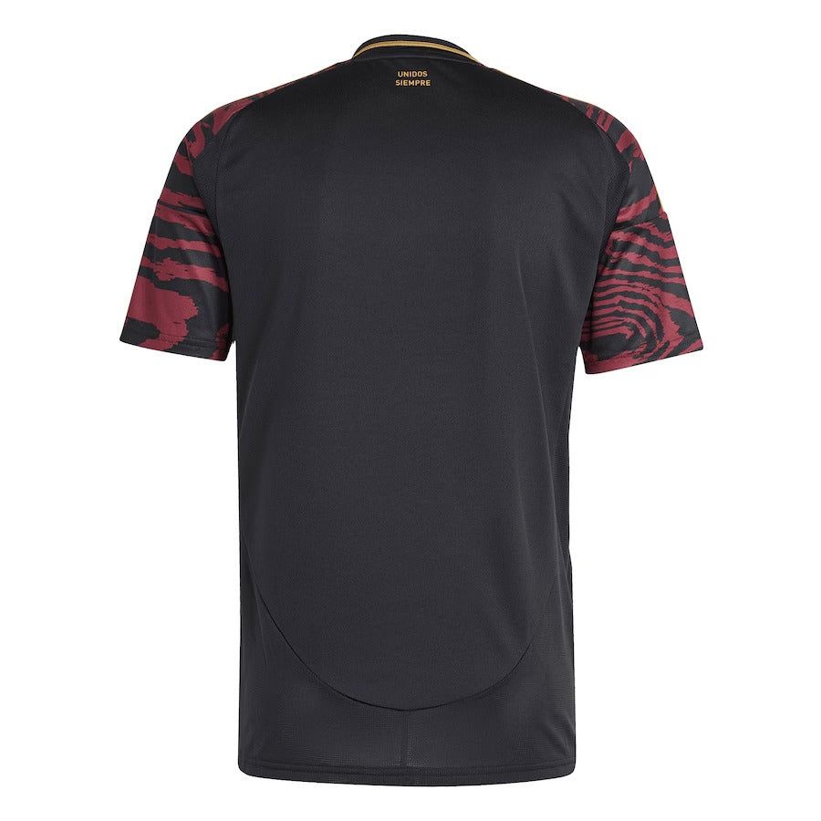 maillot-exterieur-du-perou-2024-rouge-et-blanc-tenue-officielle-football maillot extérieur du Pérou 2024 rouge et blanc tenue officielle football