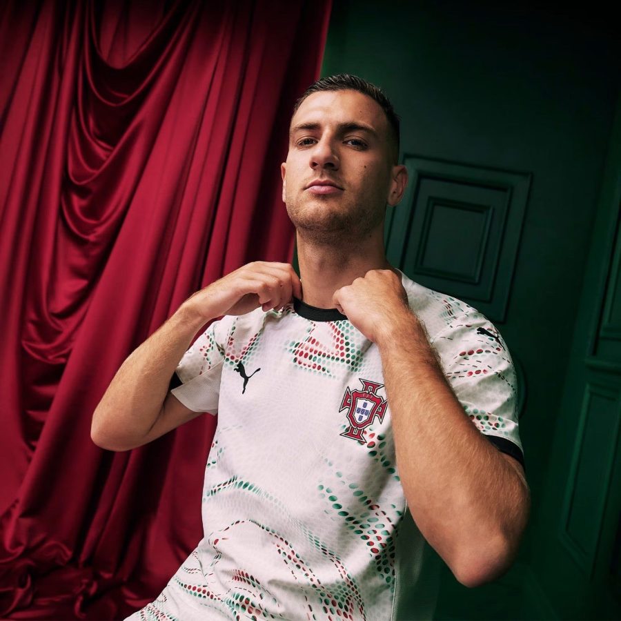 Maillot extérieur du Portugal saison 2025 tenue officielle rouge et vert