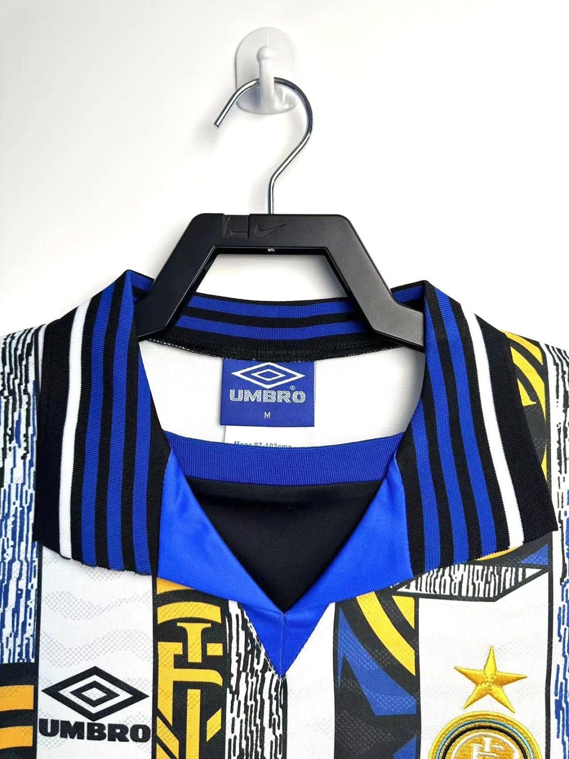 maillot-exterieur-inter-milan-saison-mille-neuf-cent-quatre-vingt-quinze-mille-neuf-cent-quatre-vingt-seize Maillot extérieur Inter Milan saison mille neuf cent quatre vingt quinze mille neuf cent quatre vingt seize
