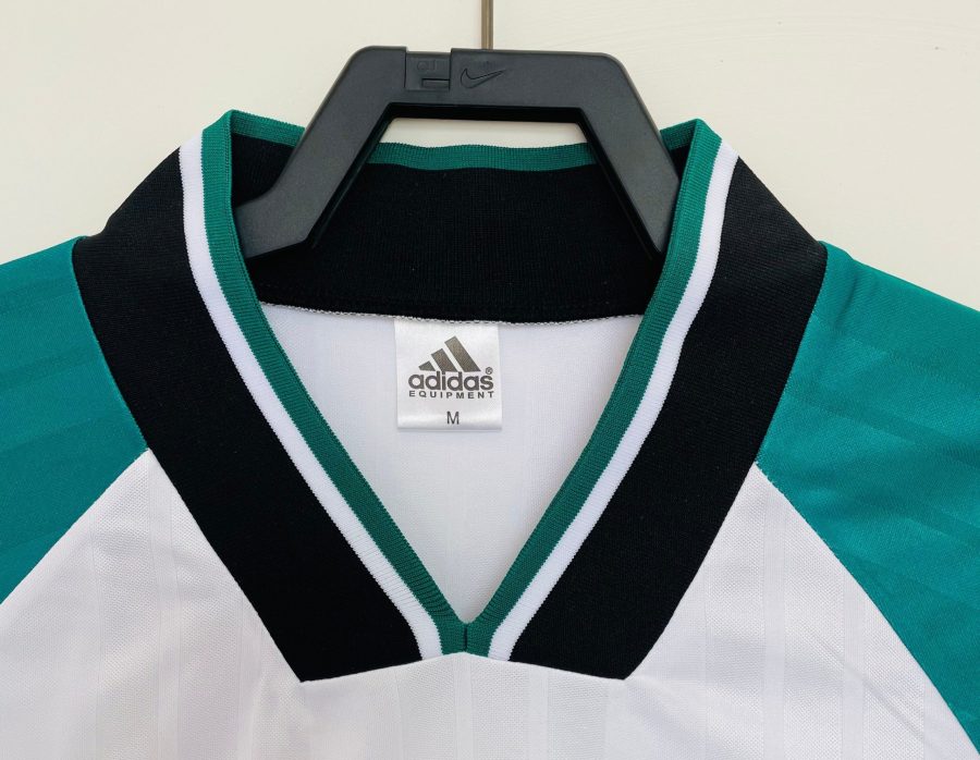 maillot-exterieur-liverpool-fc-manches-longues-saison-1993-1994-vintage maillot extérieur Liverpool FC manches longues saison 1993 1994 vintage