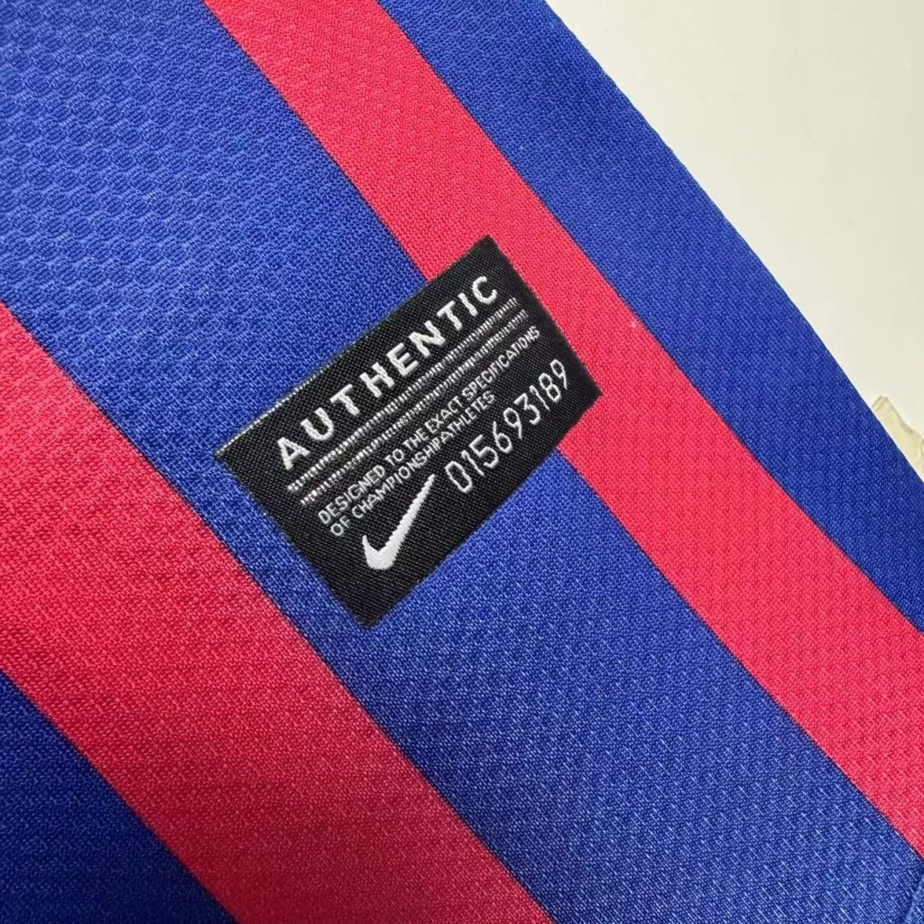 maillot-officiel-barca-2011-2012-version-domicile maillot officiel Barça 2011 2012 version domicile